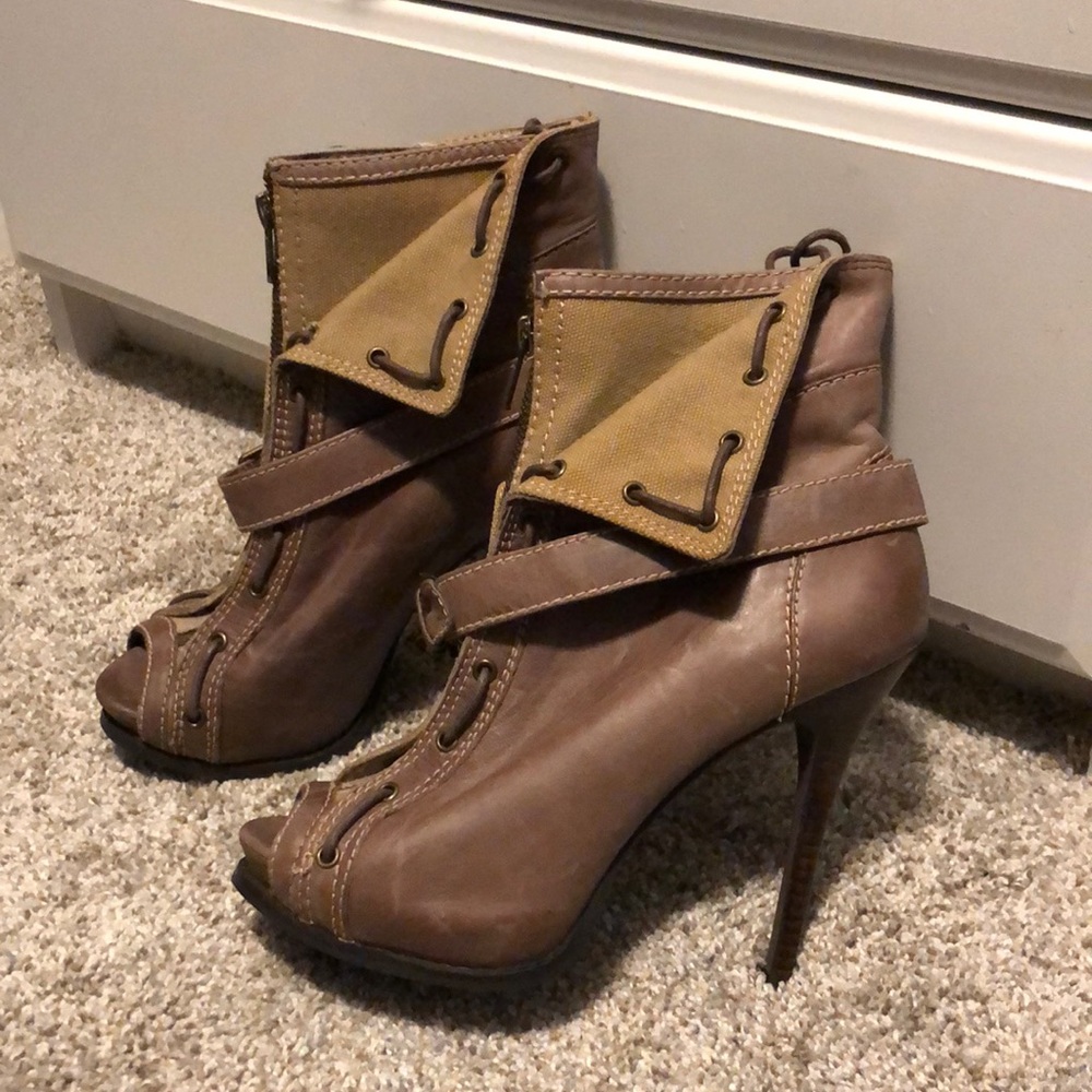 Open toe booties 🤩